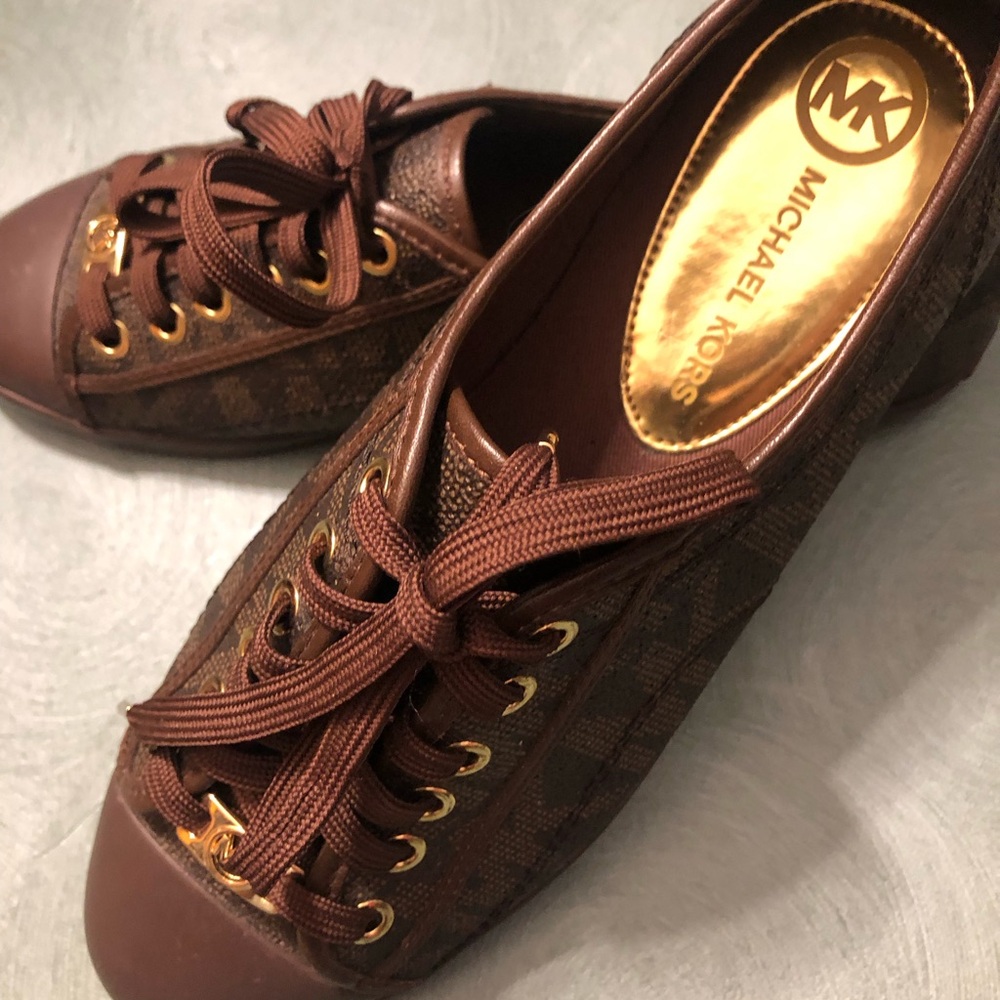 MK Tenis Shoes